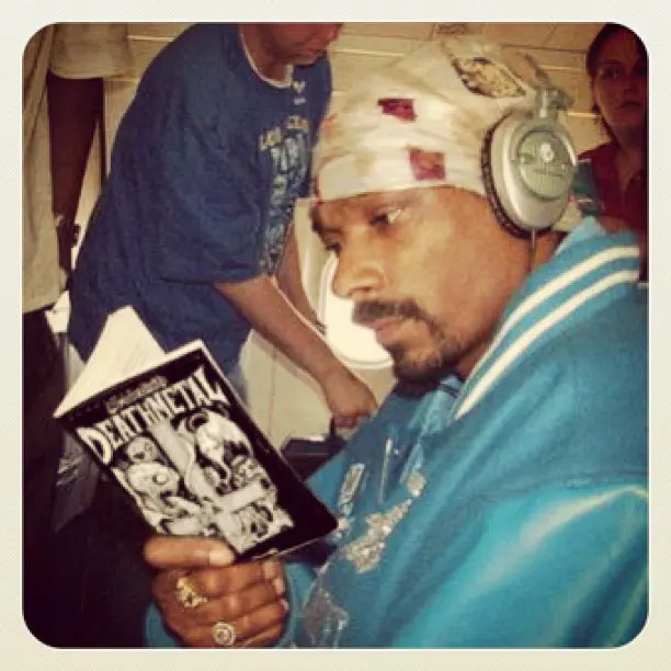 Like an Everflowing Rhyme: Snoop Dogg Digs Into Heavy Reading